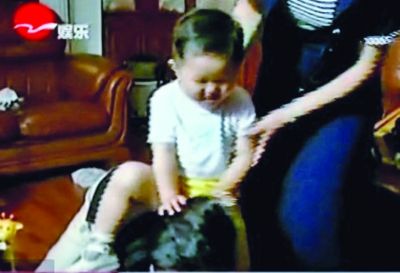 李雙江給兒子當(dāng)大馬照曝光。