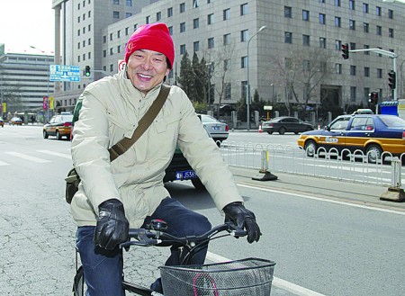 濮存昕曾騎自行車出席兩會(huì)