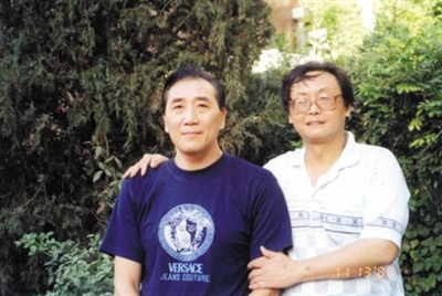 上個世紀九十年代末，黃頻捷（左）和姚世仁在北京的合影。