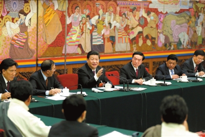 昨天，習近平參加十二屆全國人大一次會議西藏代表團的審議?！⌒氯A社發(fā)