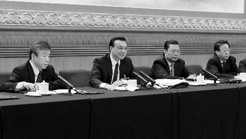 3月9日上午，李克強與河南團的代表們一起審議《政府工作報告》