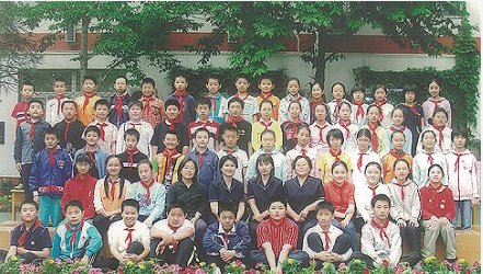 李天一小學畢業(yè)照曝光年齡再遭質