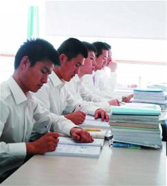 想沖上云霄？自掏學費80萬