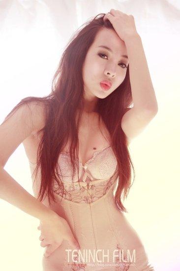 北體大?；?0后童苡萱艷照流出 蜂腰美背秒殺柳巖張馨予
