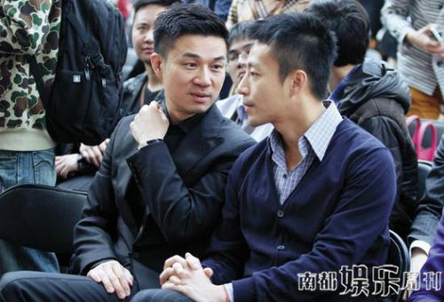 大S未到，派了老公汪小菲現身支持。