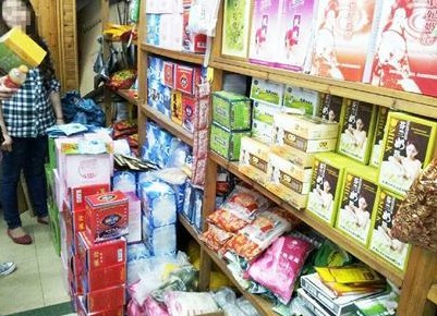 江城足浴粉魚(yú)龍混雜 3毛錢(qián)成本洗腳城賣(mài)30元