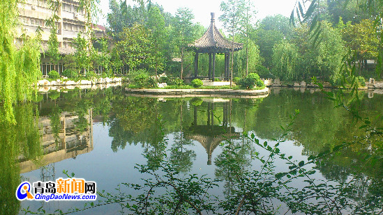 洗硯池寧靜美麗，可惜未見白鵝浮水，少了一些當年情趣