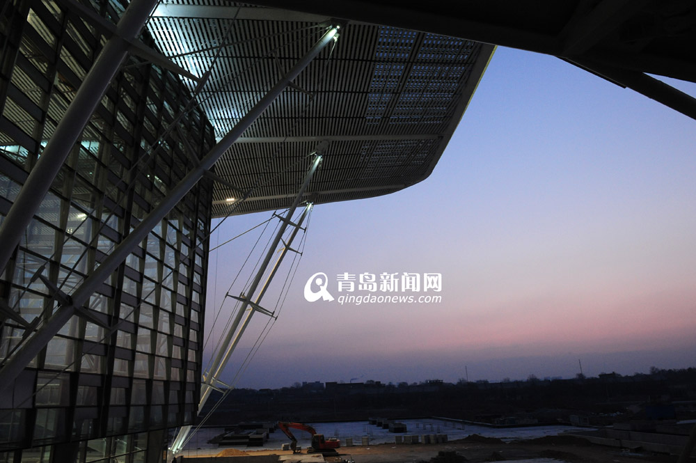 青島火車(chē)北站啟用 首列火車(chē)今?？? border=
