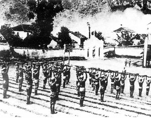 1943年10月，中國遠(yuǎn)征軍第二次入緬作戰(zhàn)。圖為在云南新凱附近加緊訓(xùn)練的遠(yuǎn)征軍。