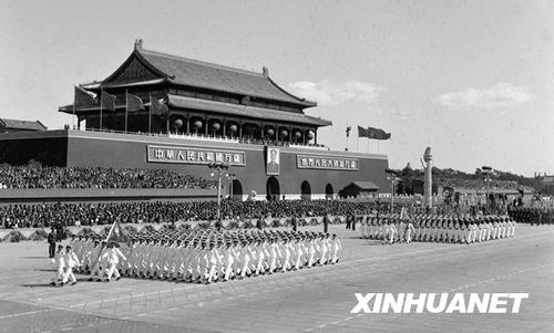 1958年國慶閱兵 民兵方隊(duì)規(guī)?？涨?組圖)