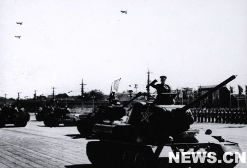 1958年國慶閱兵 民兵方隊(duì)規(guī)?？涨?組圖)