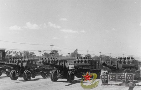 1958年國慶閱兵 民兵方隊(duì)規(guī)?？涨?組圖)