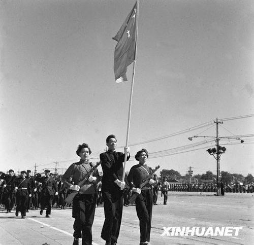 1958年國(guó)慶閱兵 民兵方隊(duì)規(guī)?？涨?組圖)