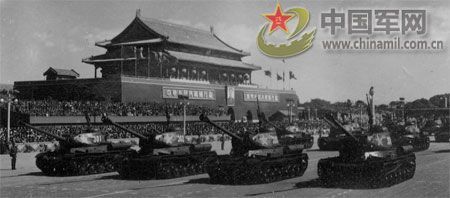 1958年國(guó)慶閱兵 民兵方隊(duì)規(guī)?？涨?組圖)