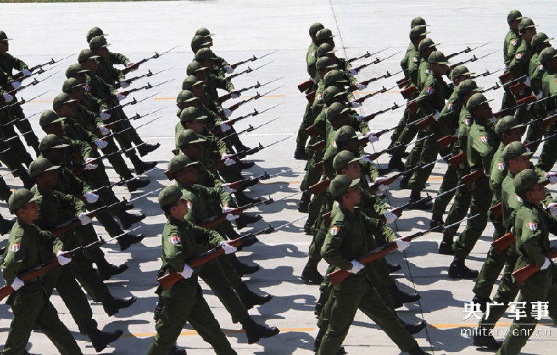 走進(jìn)抗戰(zhàn)閱兵外軍方隊(duì)營(yíng)地 拍遍17國(guó)外軍訓(xùn)練