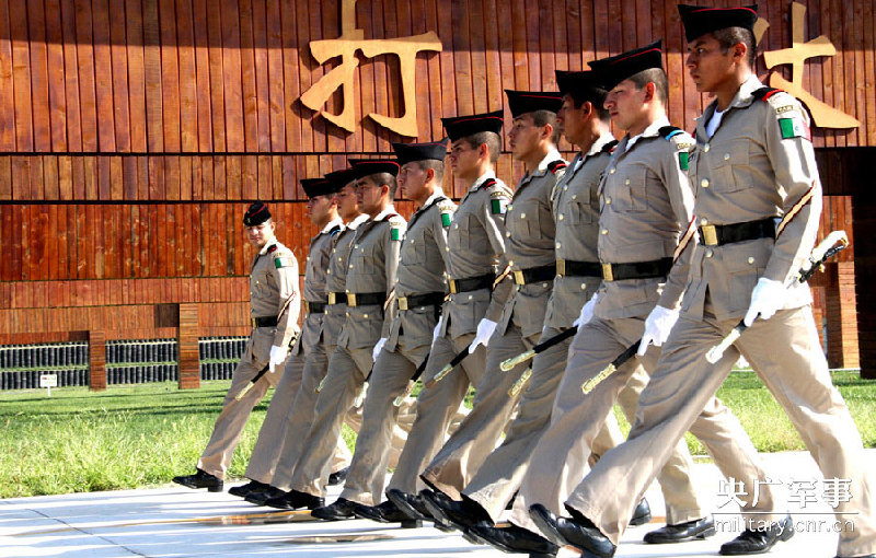 走進(jìn)抗戰(zhàn)閱兵外軍方隊(duì)營(yíng)地 拍遍17國(guó)外軍訓(xùn)練